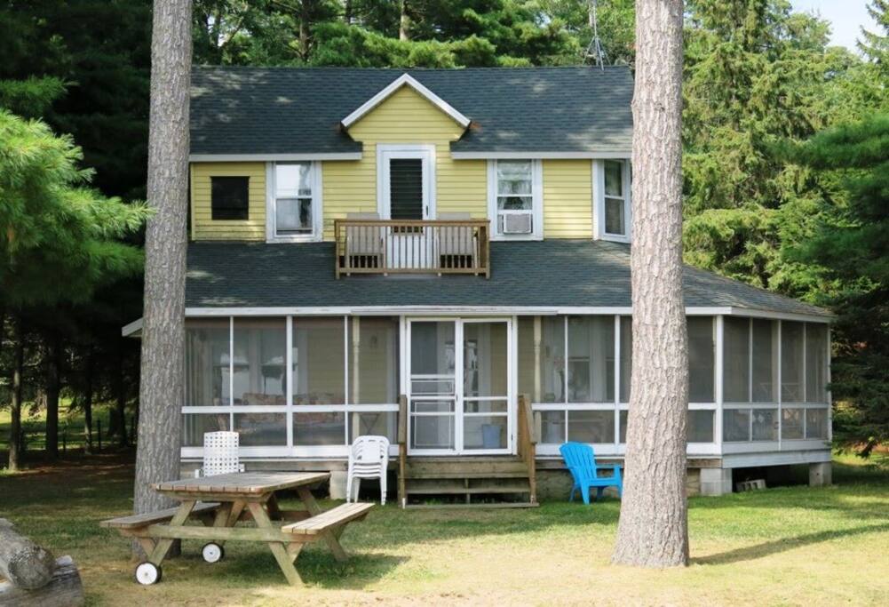 Mielke Cottage Shawano Lake Houses for Rent in Shawano, Wisconsin