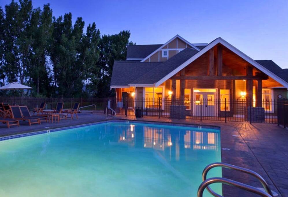 4 bedroom Luxury Retreat Sandalia Beach Resort Townhouses for Rent