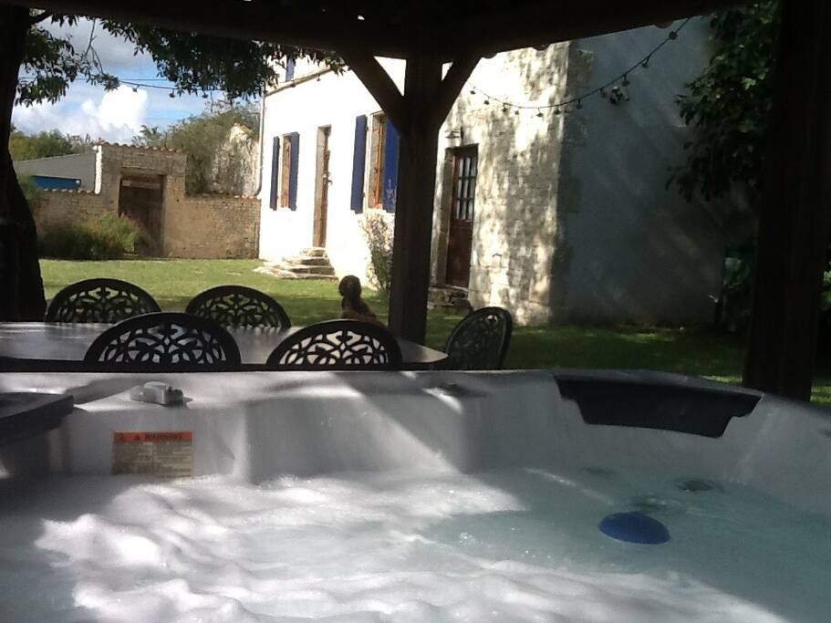 Front garden with hot tub/ eating area