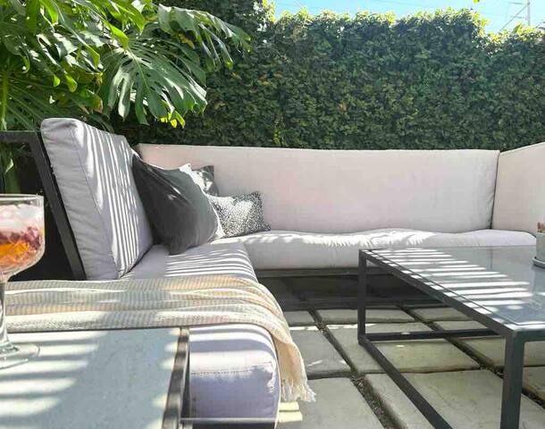 Spacious, modern Sea Point home gallery image 4