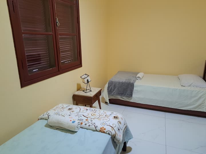 Dy krevate tek në katin e dytë!