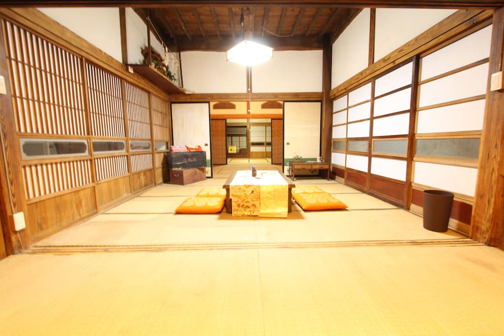 Kawaguchi lake Japanese House viewing Mt.FUJI & Cherry blossom