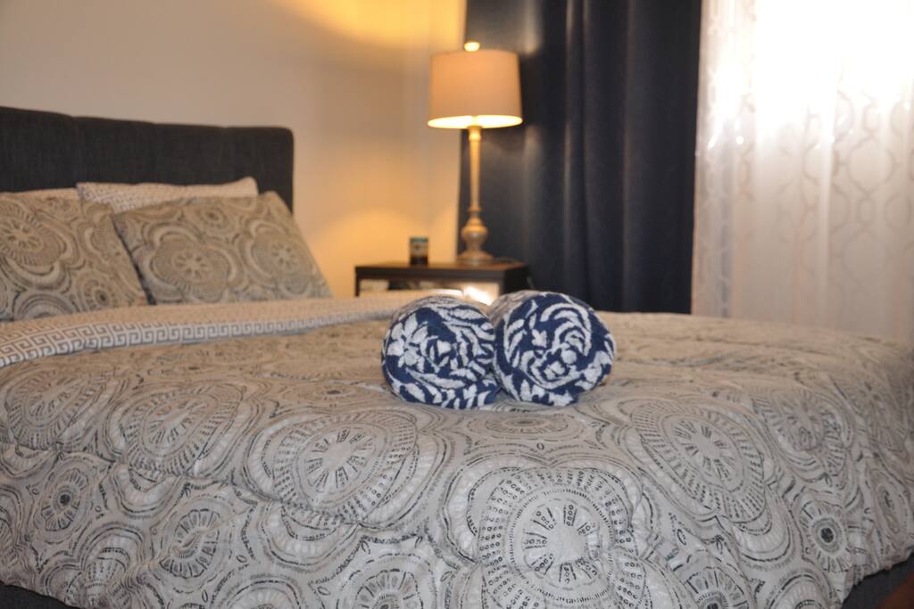 Very comfortable mattress with luxury linens
