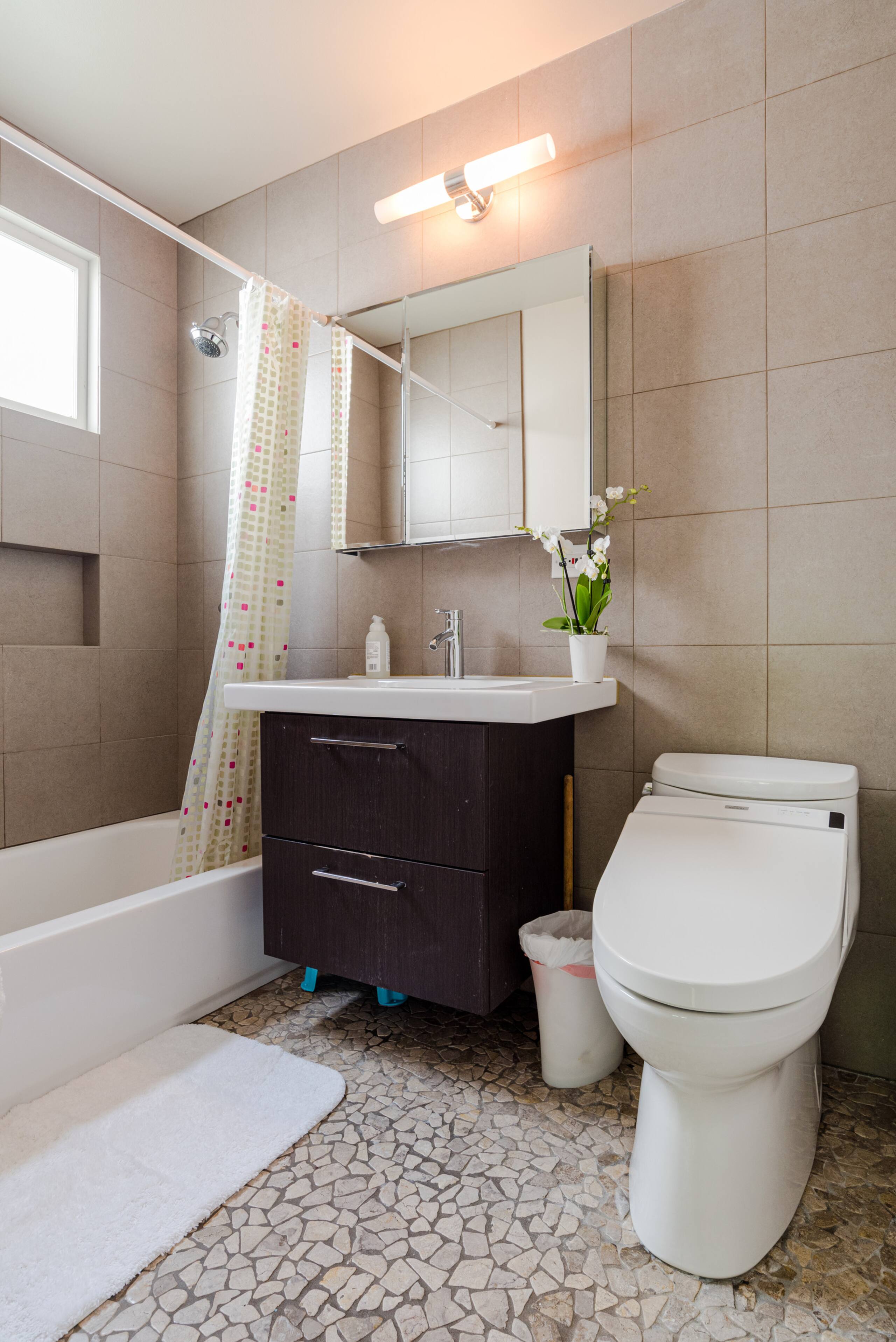 Home in San Francisco · ★4.94 · 4 bedrooms · 4 beds · 3 baths - Image 22