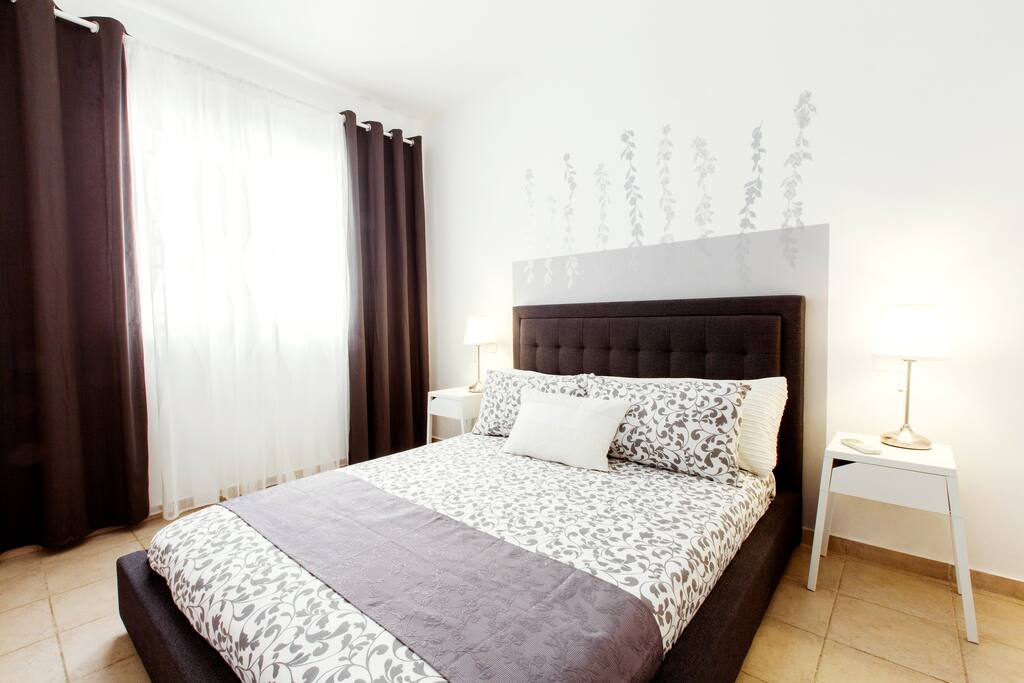 Bedroom with queen bed