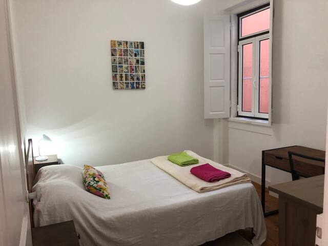 Graça-Comfy Bedroom for 2 in Shared Apart-Room 1