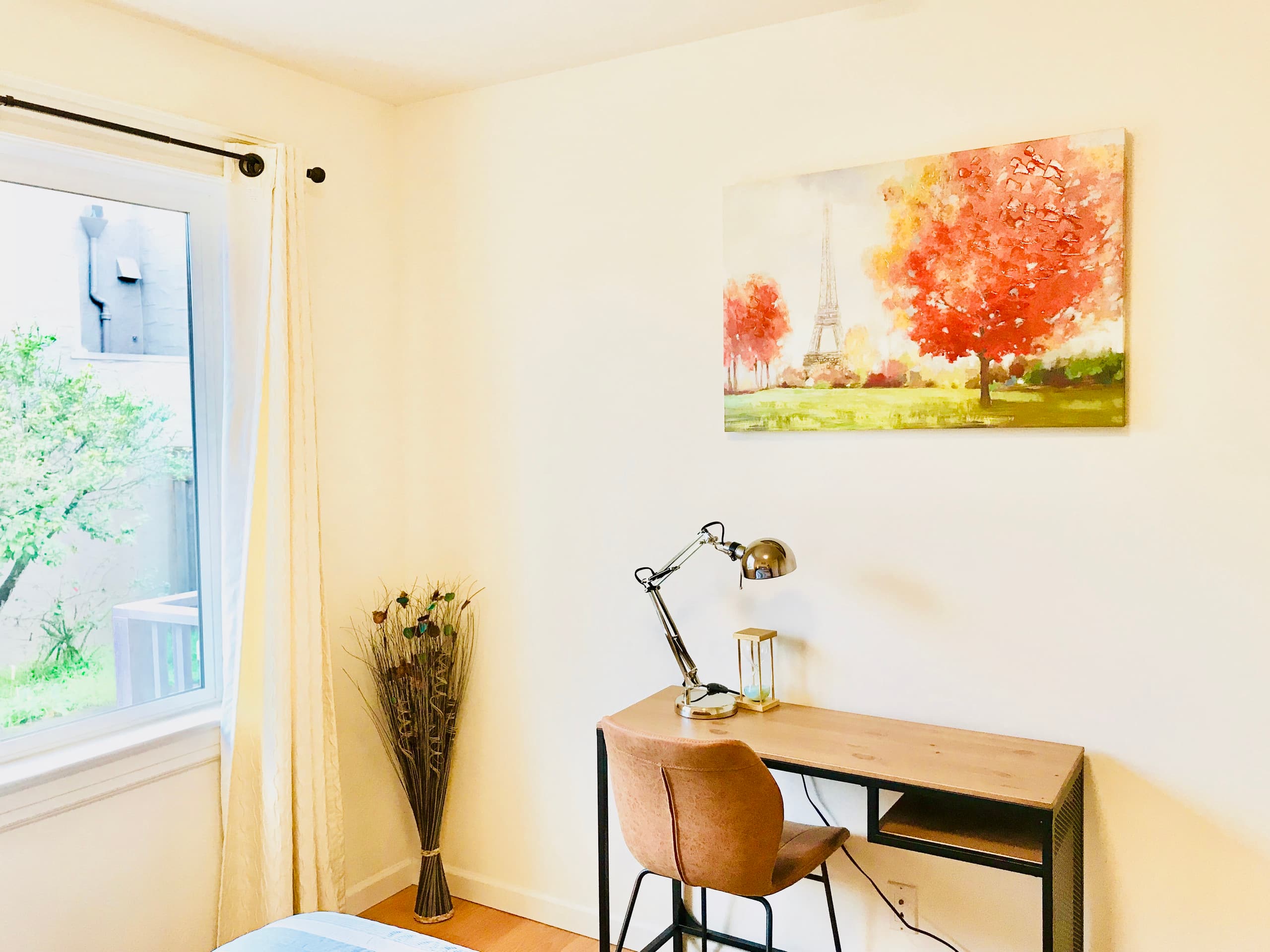 Relaxed 3B/2Ba Home with Private Parking - Image 43