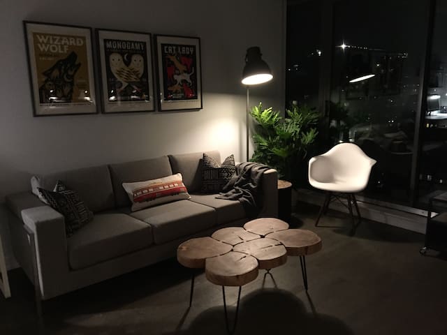 Designer penthouse loft w sunset balcony (King W)