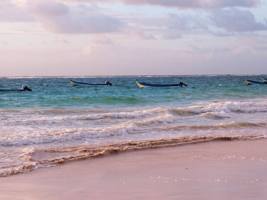 It doesn´t get any better than this. Swim, snorkel, dive! RELAX