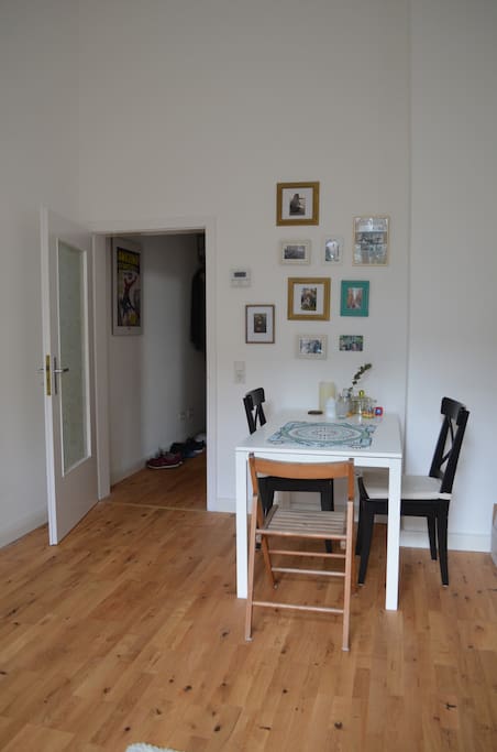 Esstisch im Wohnzimmer