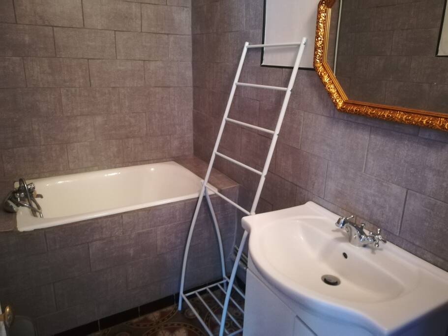 Salle de bain au rez-de-chaussée