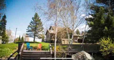 Outpost Executive Lake House - Cozy Lakeside