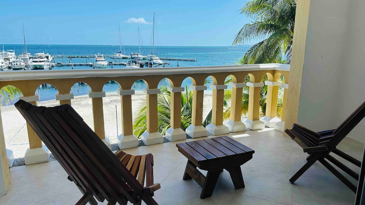 Propiedad de Airbnb exitosa: Beachfront Sea View Apartment on the Beach en Supermanzana 86