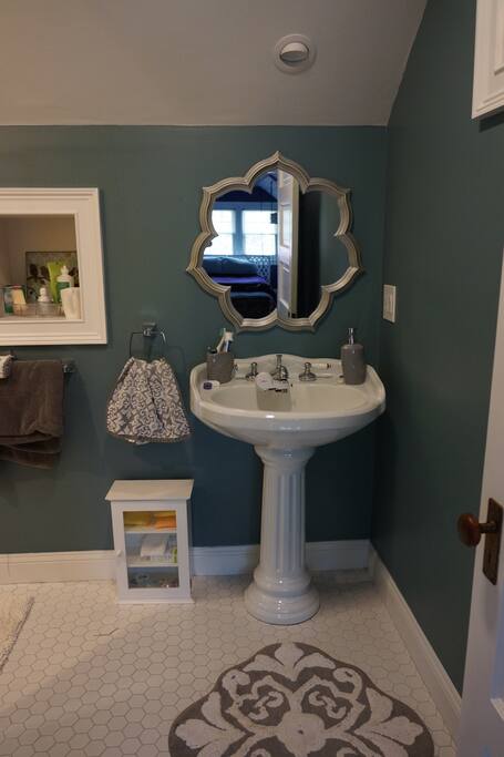 Your 3rd Floor Suite - Private On-suite Bathroom