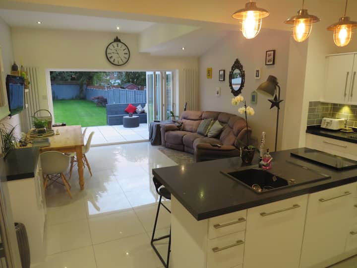 Renovated & 5 mins from Royal Birkdale Golf Club!