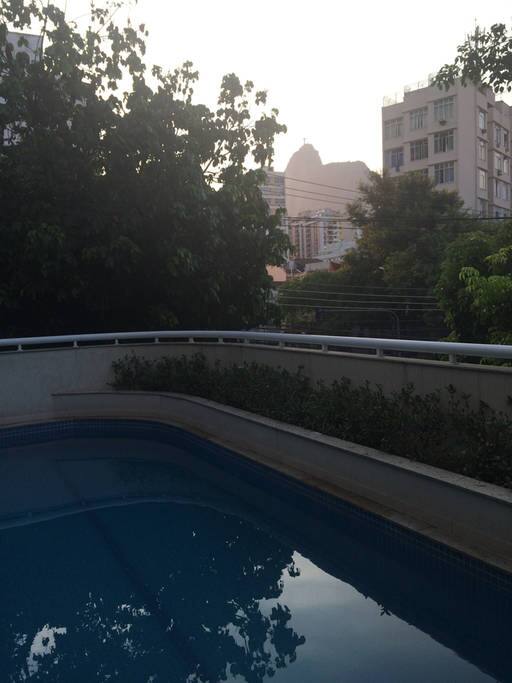 Piscina com uma raia