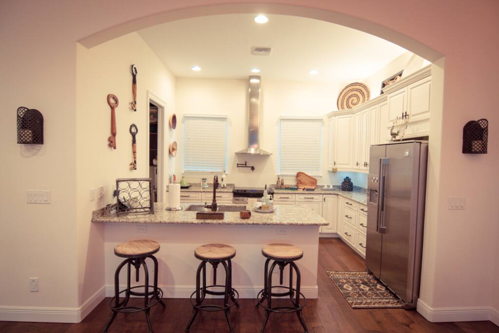 2nd Floor open Kitchen with bar stools...immaculate!