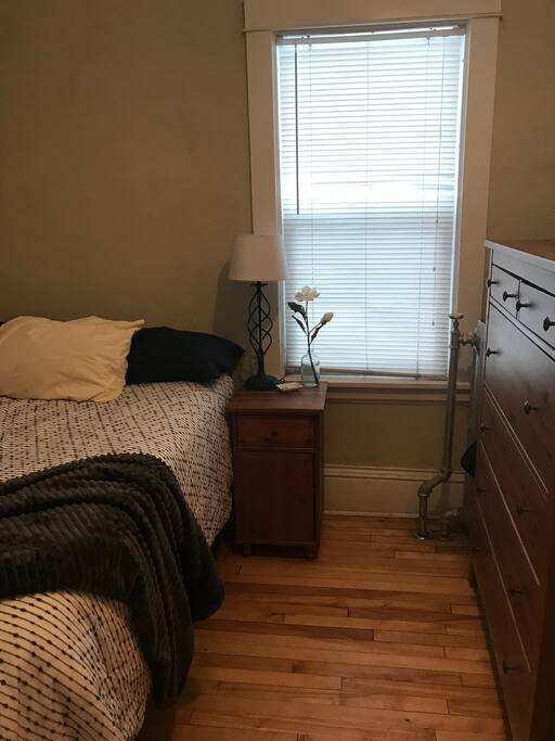 Bedroom 2- Queen Bed (brand new , just got a week ago)