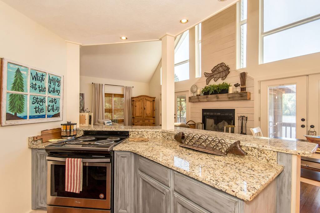 New Appliances and completely stocked (pots, pans, coffee pot, etc) kitchen