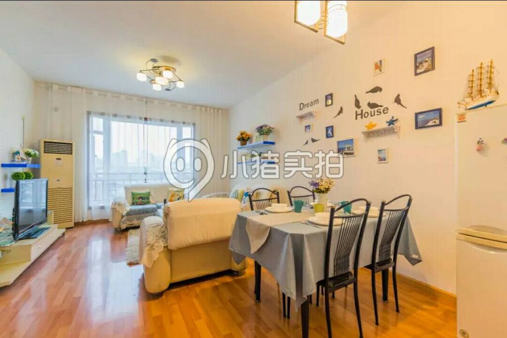 楼下美食众多 毗邻锦江河边