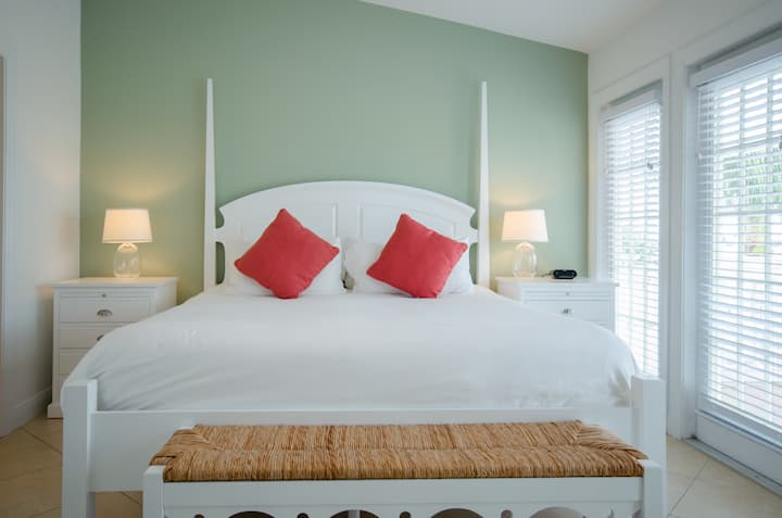 Მთავარი საძინებლის საწოლი 193 × 203 სმ