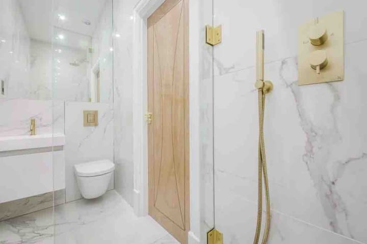 Four bedroom apartment in Central Ldn, Russel Sq gallery image 2