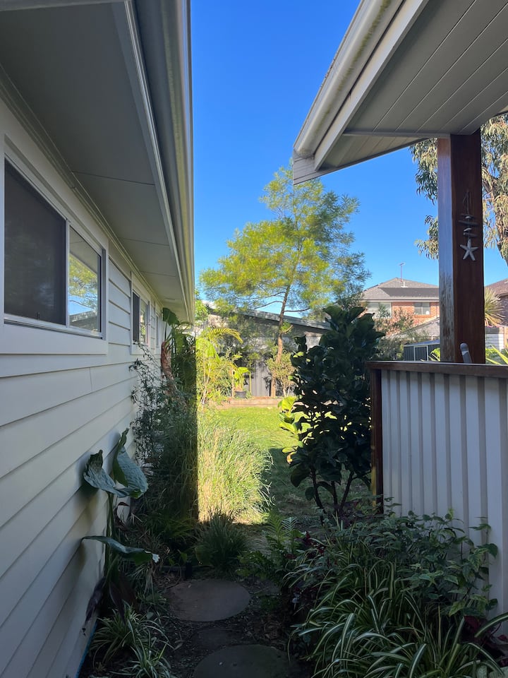 2 bedroom fully furnished studio - free parking