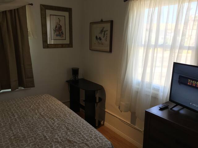 Burbank Private Room & Bath near Universal Studios