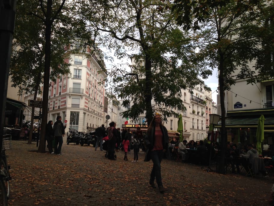 Place Maurice Utrillo, à quelques marches du Sacré-Coeur