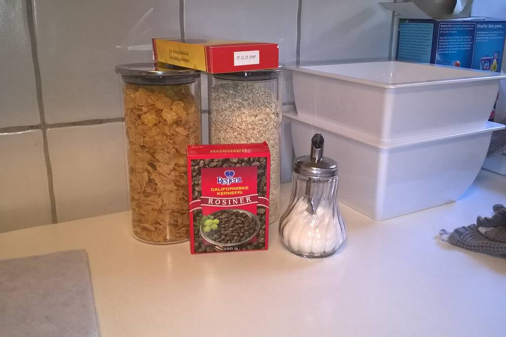 ta selv morgenmad og kaffe.