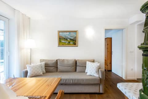 Successful Airbnb property: ☆Garden APT☆ 5 min Lake walk, P, terrace in Zasip