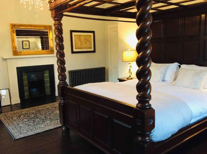 Laird’s Suite Bedroom