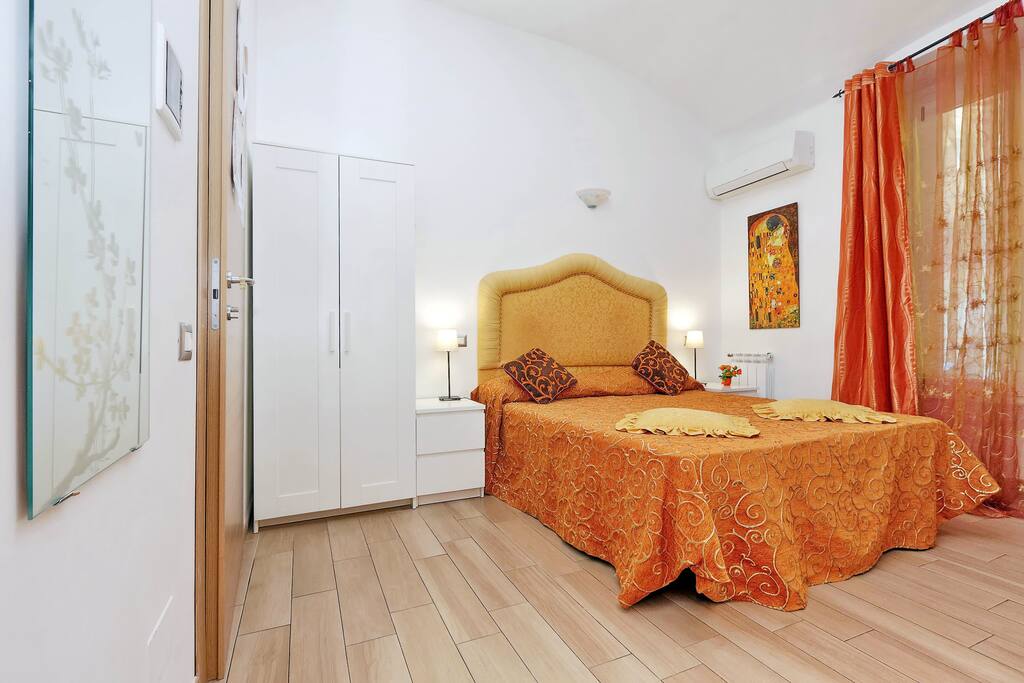 Camera orange