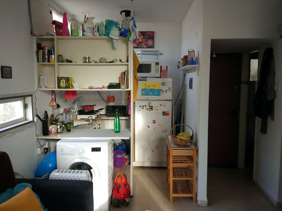 Livingroom / Kitchen and doorway