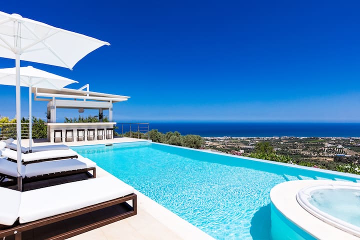 Hilltop villa with full facilities&scenic views