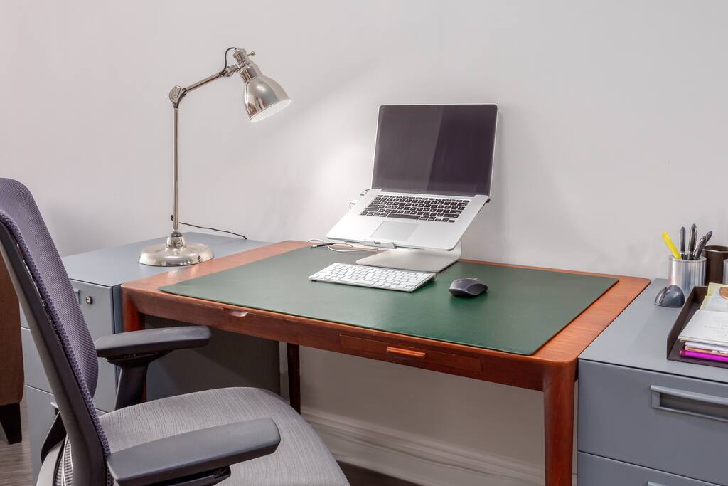 Coming to Durham for work? You'll have plenty of desk room to get work done. Laptop not included ;)