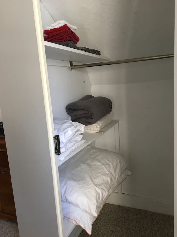 დამატებითი თეთრეული და 2 გასაბერი ლეიბი