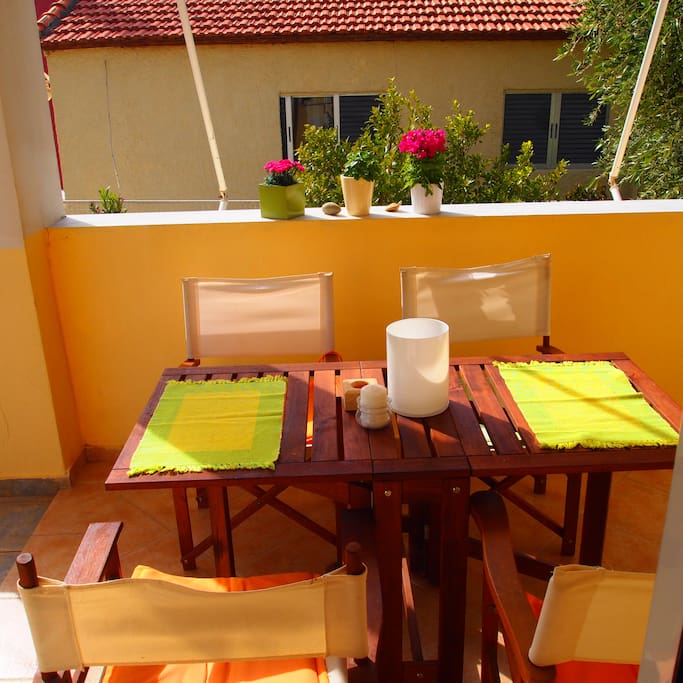 Side Balkony - Outdoors Table