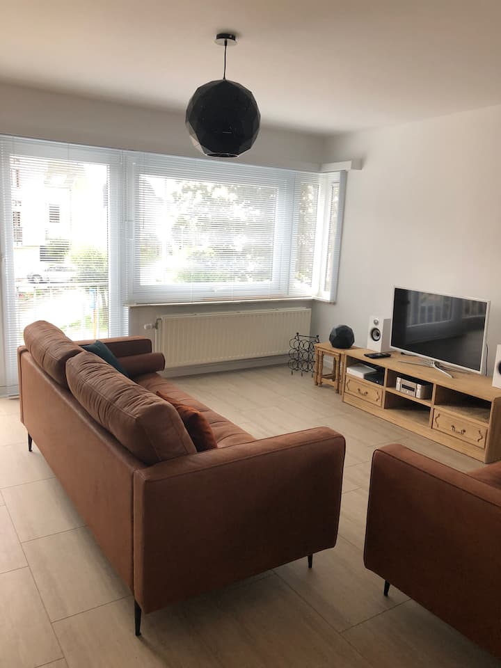 Flat Van Antoinette (4 P) Ruim, Luchtig, Zee 600m - Ostende