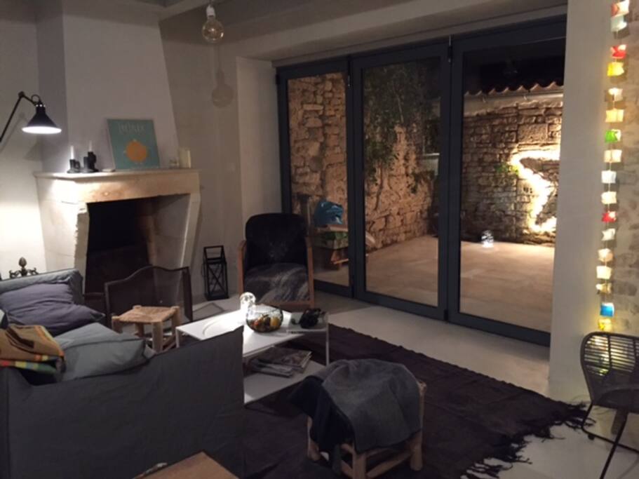 le salon / coin-cheminée