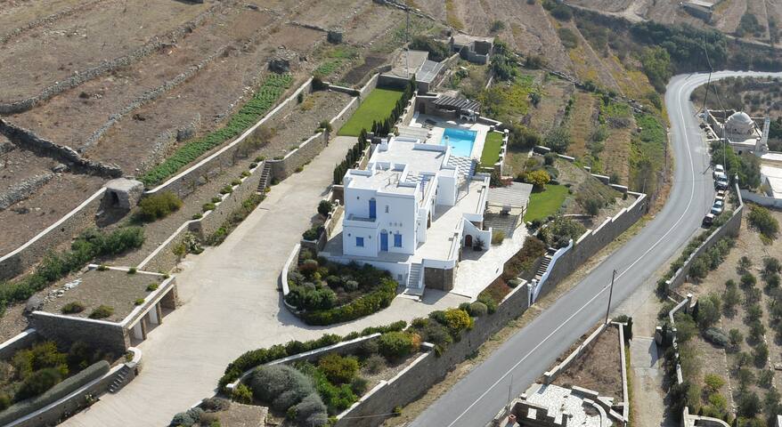 Tinos Sky villa with 8 bedrooms and pool gallery image 2