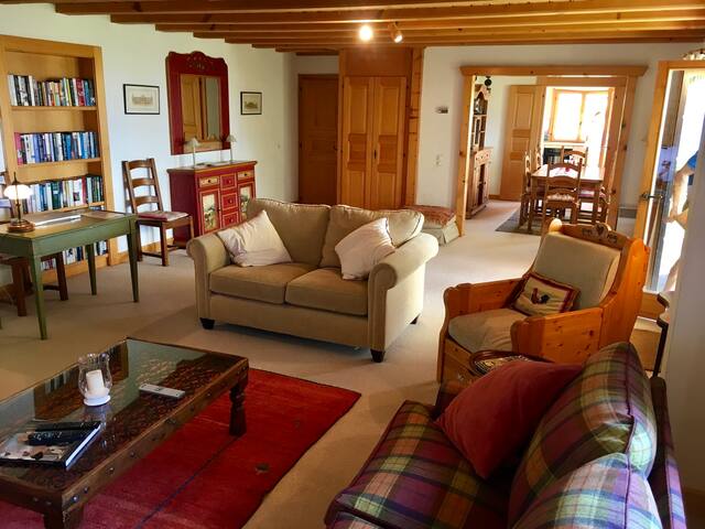 Le Petit Chalet – ski-in / ski-out private chalet gallery image 2