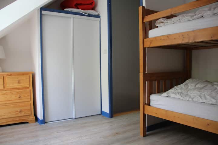 Dormitorio literas + 1 cama  doble