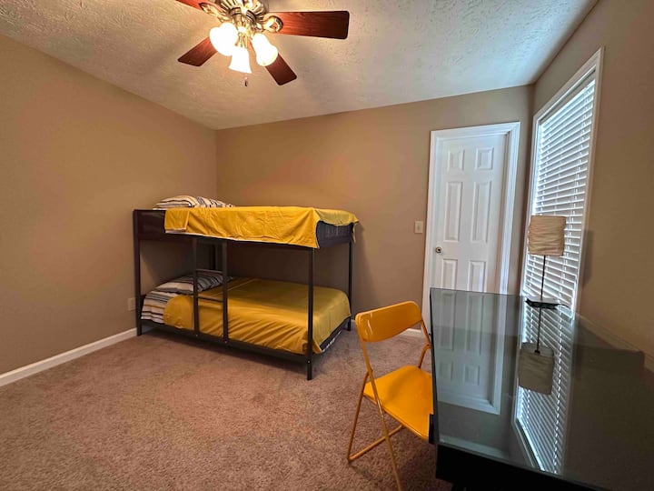 ห้องนอน #3 เตียงสองชั้น (เตียงเดี่ยวสองเตียง)