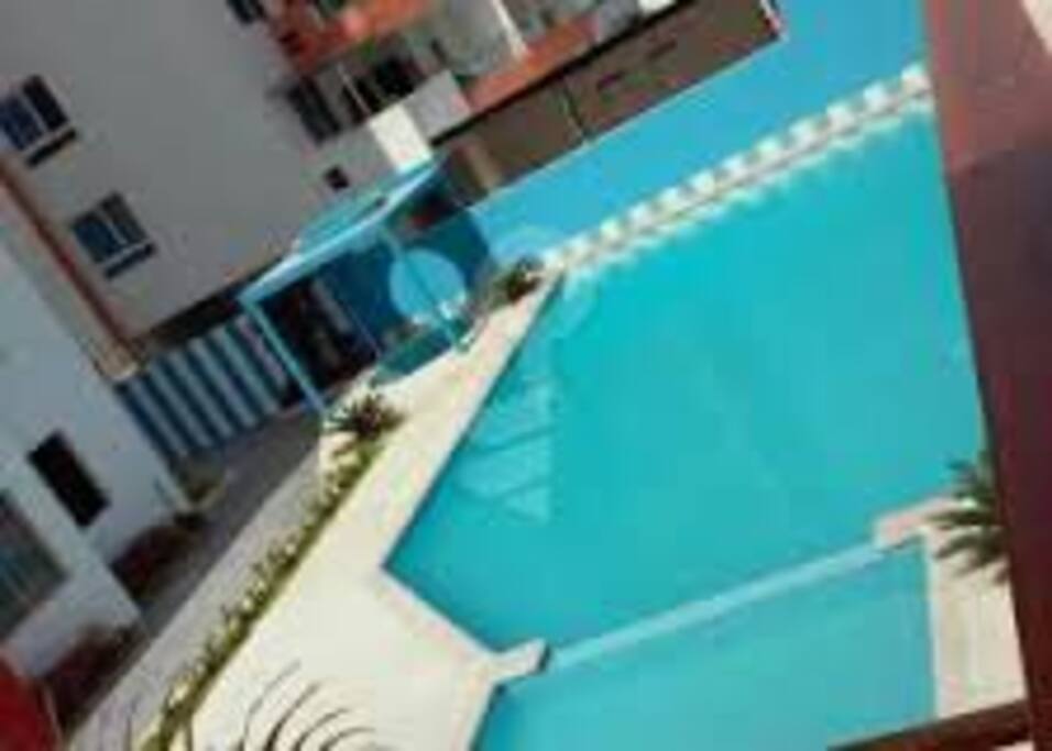 Dos piscinas , dos hidromasajes