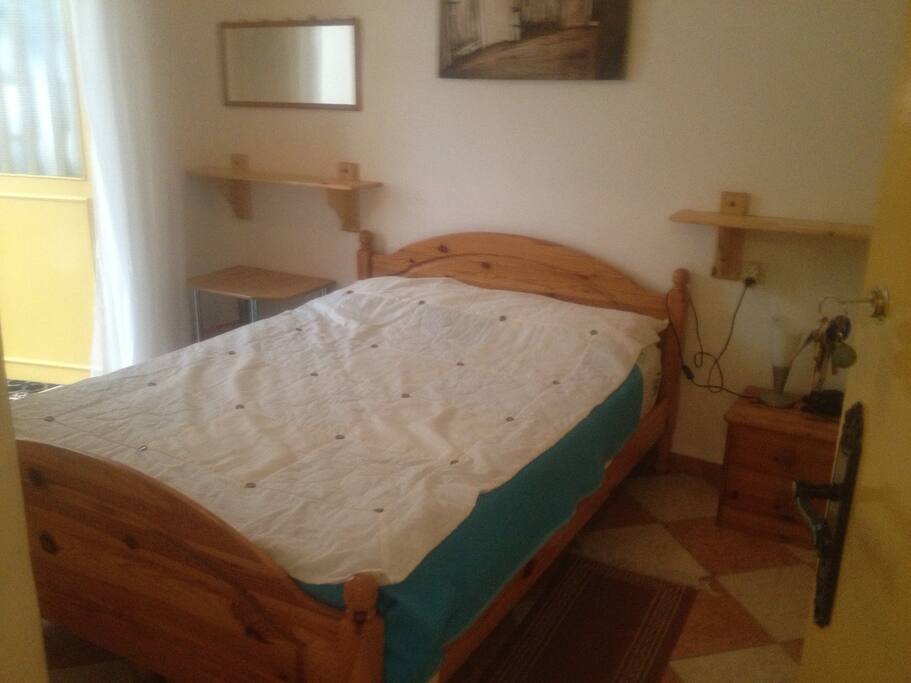 chambre ouverte sur la patio , coin jardin