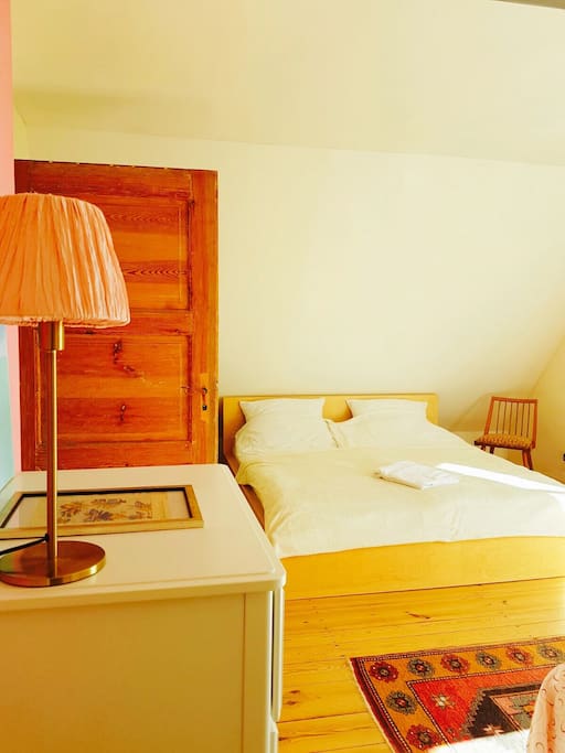 Balkon Zimmer ( Großes Schlafzimmer-2 Gäste)