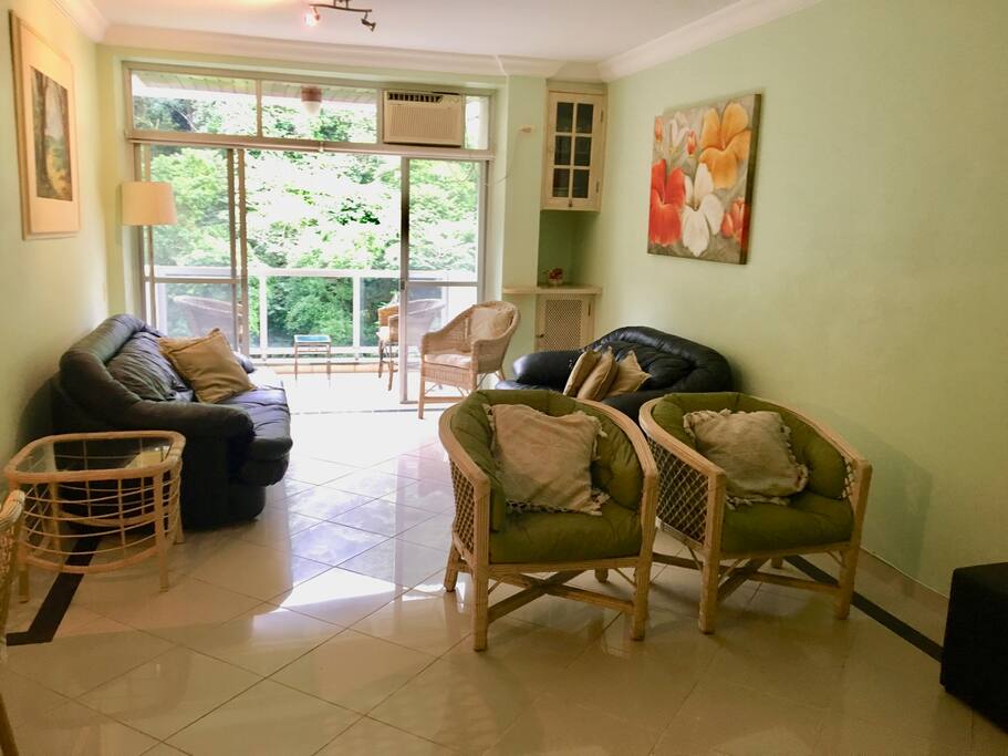 Sala de estar vista de dentro para fora