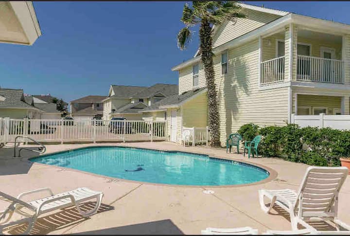 3 Bedrooms Plus Pool Golf Cart q Ping Pong Condominiums For Rent In Corpus Christi Texas United States 3 Bedrooms Plus Pool Golf Cart q Ping Pong Condominiums For Rent In Corpus Christi Texas United States