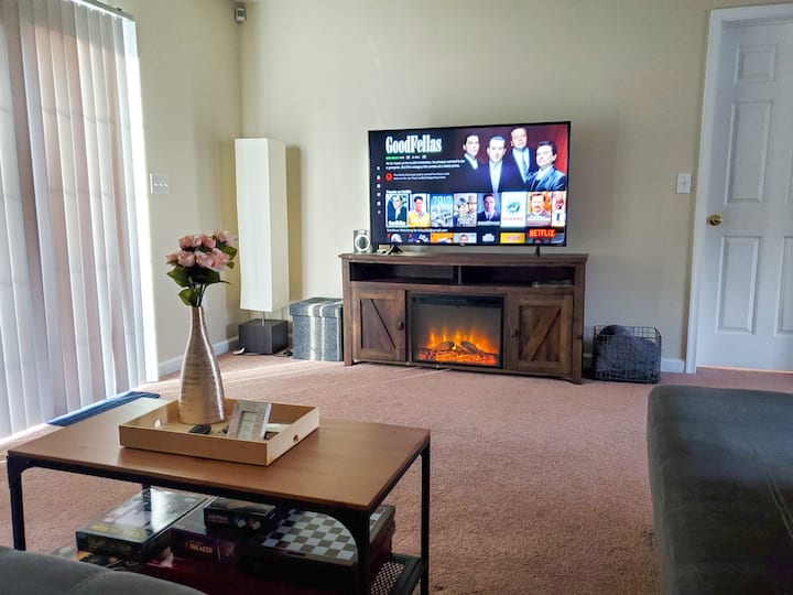 Modern Poconos home HOT TUB Firepit Game Room Houses for Rent in